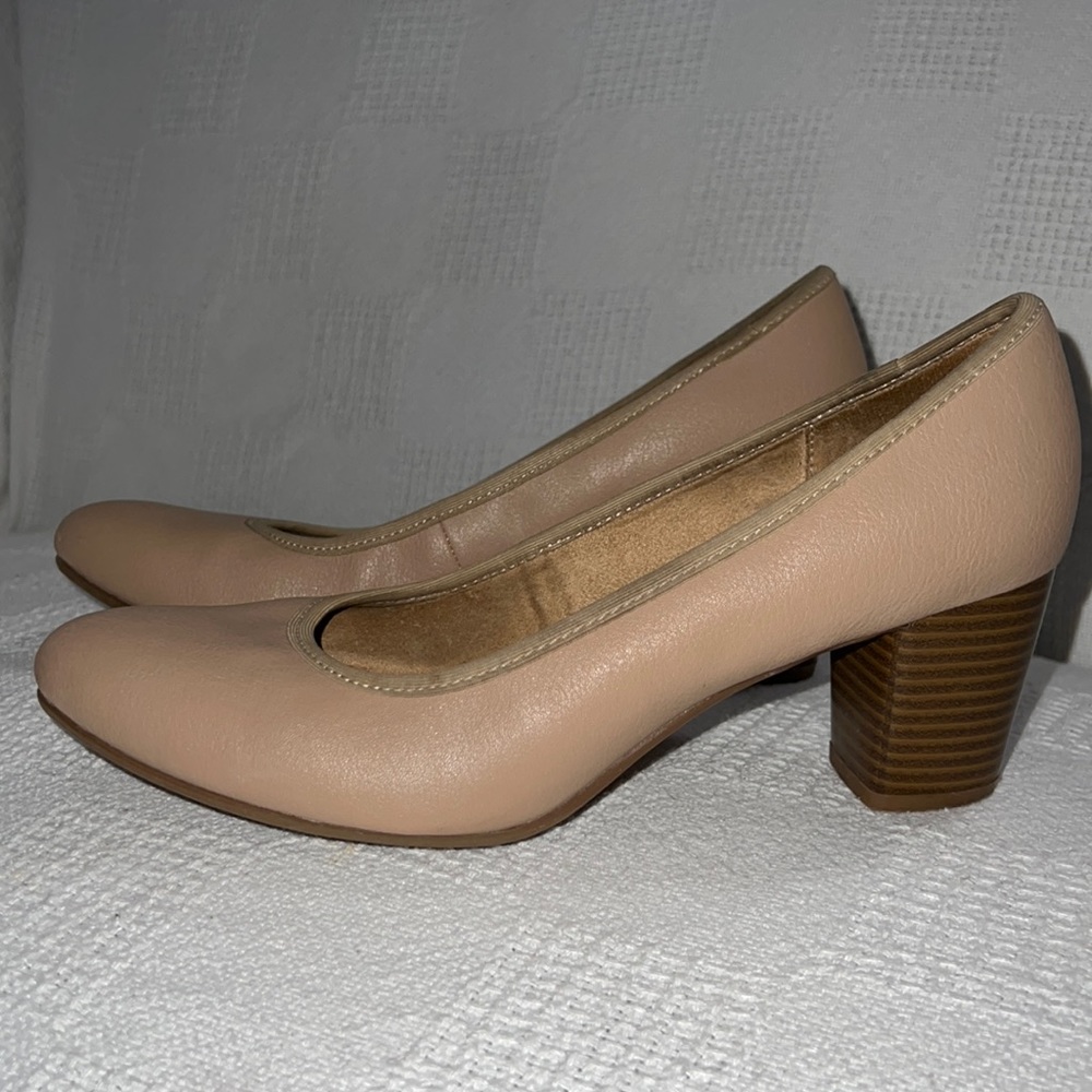 Naturalized | tan heels